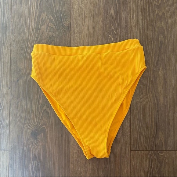 Monday Swimwear Bikini - Mango Rib 🥭 - Picture 4 of 8